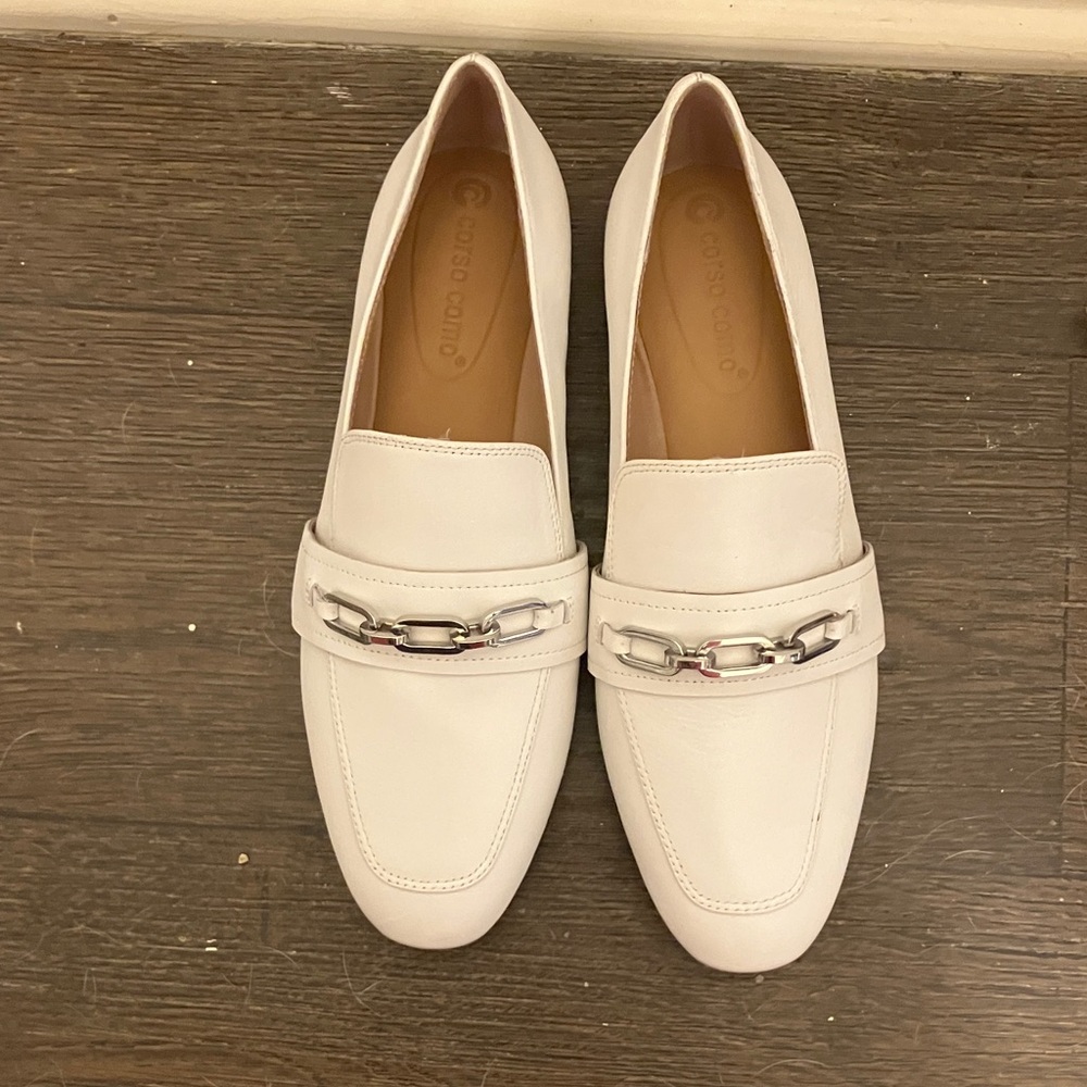 Cream Loafers with Chain Detail